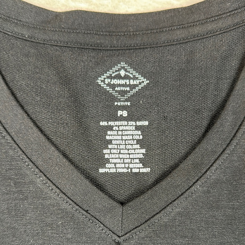 NWT St. John's Bay Black Fitted Short Sleeve T-Shirt (Long Shirt w/ Pockets) - Picture 2 of 8